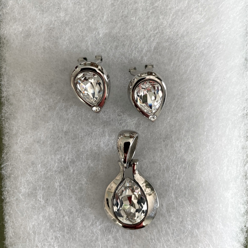 SET - Silver and Crystal Earrings and Necklace Slide